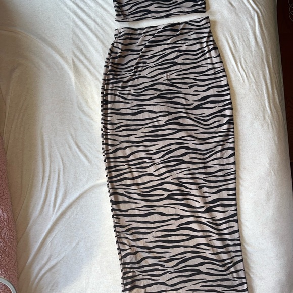 Two piece - Picture 3 of 3